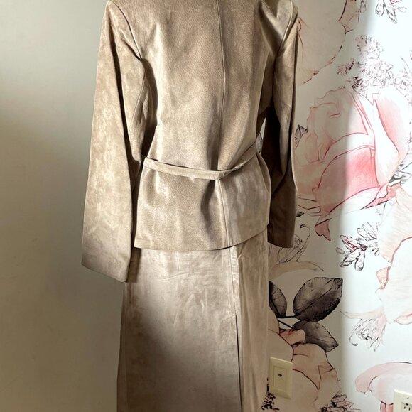 Classic Timeless Taupe / Tan Textured Suede Leather Suit 2 pc Suit plus belt - Picture 3 of 15
